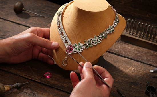 重现意式花园 感受古典浪漫!Gucci推出Labirinti Gucci高级珠宝系列-第1张图片-翡翠网 重现意式花园 感受古典浪漫!Gucci推出Labirinti Gucci高级珠宝系列-第1张图片-翡翠网