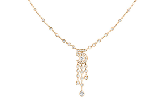 Chanel 推出 N°5 新作 钻石水滴流苏定格香水滴落瞬间-第3张图片-翡翠网 Chanel 推出 N°5 新作 钻石水滴流苏定格香水滴落瞬间-第3张图片-翡翠网