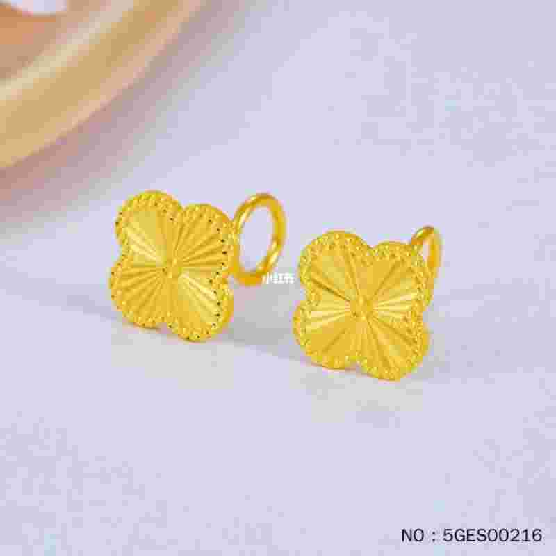 35岁戴什么首饰35岁适合什么黄金耳钉呢-第1张图片-翡翠网 35岁戴什么首饰35岁适合什么黄金耳钉呢-第1张图片-翡翠网