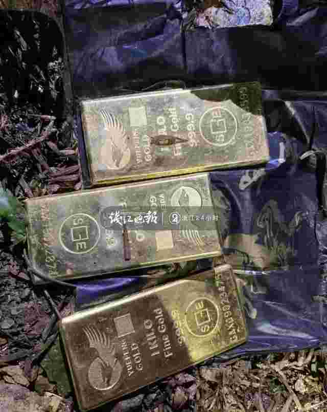 澳大利亚淘金客挖出两块黄金澳大利亚淘金客挖出两块黄金是真的吗-第1张图片-翡翠网 澳大利亚淘金客挖出两块黄金澳大利亚淘金客挖出两块黄金是真的吗-第1张图片-翡翠网