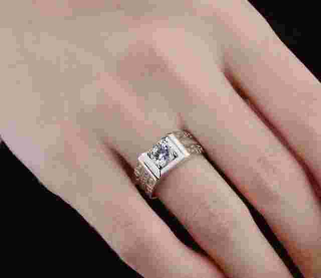 男士戴戒指图片大全大图男士戴戒指的图-第2张图片-翡翠网