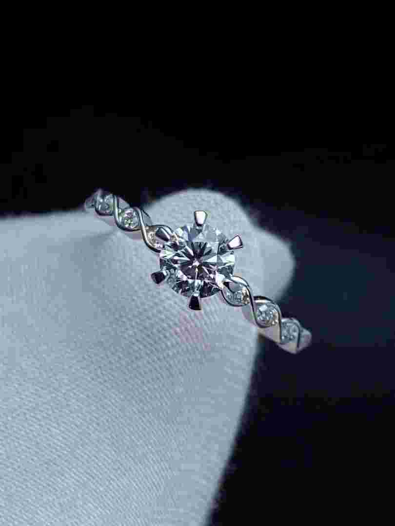 定制钻戒 唯钻会定制折扣价,定制钻戒-第1张图片-翡翠网 定制钻戒 唯钻会定制折扣价,定制钻戒-第1张图片-翡翠网