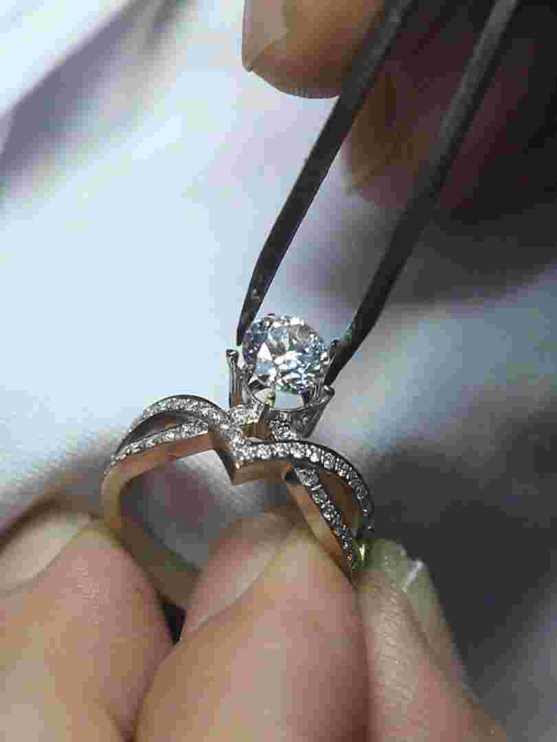 一克拉钻戒图片,一克拉钻戒图片新款-第2张图片-翡翠网 一克拉钻戒图片,一克拉钻戒图片新款-第2张图片-翡翠网