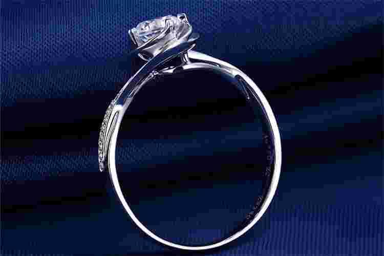 钻石钻戒定制,钻戒定制有什么猫腻-第2张图片-翡翠网 钻石钻戒定制,钻戒定制有什么猫腻-第2张图片-翡翠网