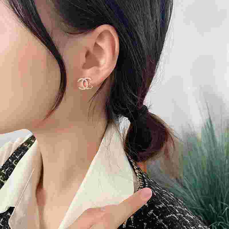 2021年流行的耳环款式图片2021最流行的耳环图片-第2张图片-翡翠网 2021年流行的耳环款式图片2021最流行的耳环图片-第2张图片-翡翠网