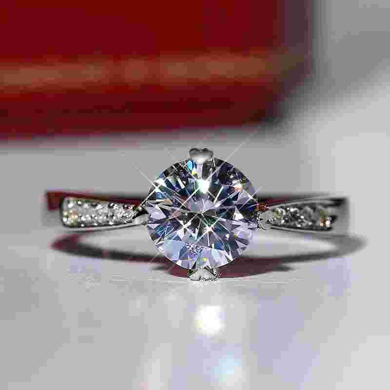 钻戒4爪和6爪哪个好看,钻戒4爪和6爪哪个好看些-第1张图片-翡翠网