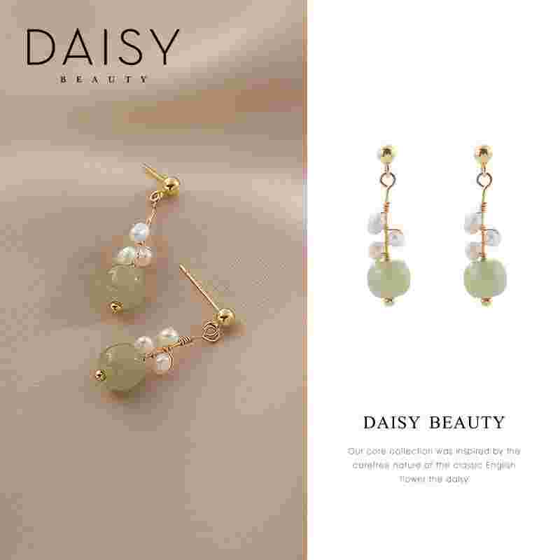 玉耳环佩戴图片玉耳环吊坠-第1张图片-翡翠网 玉耳环佩戴图片玉耳环吊坠-第1张图片-翡翠网