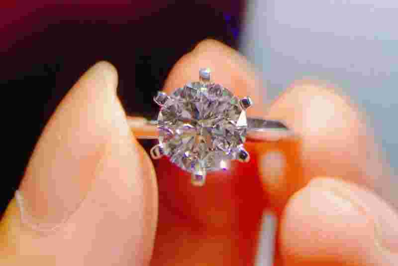 钻石价格一览表,钻石价格一览表大全-第1张图片-翡翠网 钻石价格一览表,钻石价格一览表大全-第1张图片-翡翠网