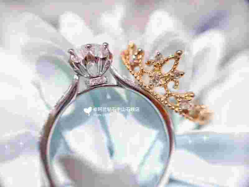 中间钻石会转动的戒指中间钻石会转动的戒指叫什么-第2张图片-翡翠网 中间钻石会转动的戒指中间钻石会转动的戒指叫什么-第2张图片-翡翠网