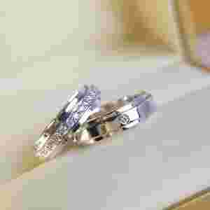 中间钻石会转动的戒指中间钻石会转动的戒指叫什么-第1张图片-翡翠网 中间钻石会转动的戒指中间钻石会转动的戒指叫什么-第1张图片-翡翠网