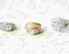 3颗钻石代表什么,三颗钻石的戒指图片-第1张图片-翡翠网