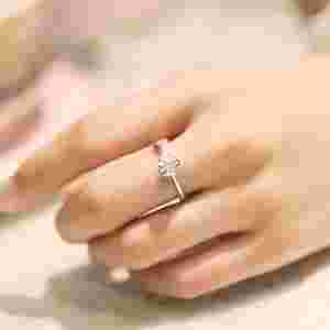 周六福莫桑石吊坠s925,周六福莫桑石钻戒s925-第1张图片-翡翠网