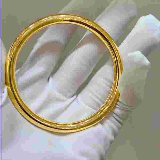 2022流行金镯子图片,今年最流行的金镯子款式是什么样-第1张图片-翡翠网 2022流行金镯子图片,今年最流行的金镯子款式是什么样-第1张图片-翡翠网