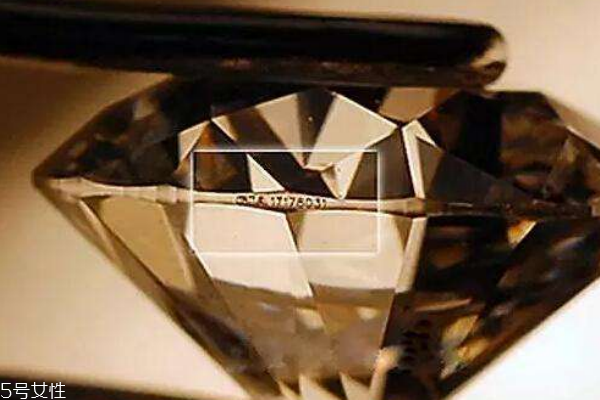培育钻石有腰码吗,培育钻石看得出来吗-第2张图片-翡翠网 培育钻石有腰码吗,培育钻石看得出来吗-第2张图片-翡翠网