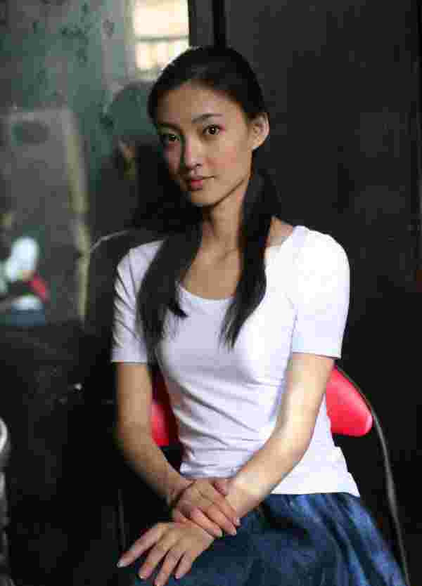 金耳环电视剧在线观看完整版,金耳环电视剧在线观看完整版国语-第2张图片-翡翠网