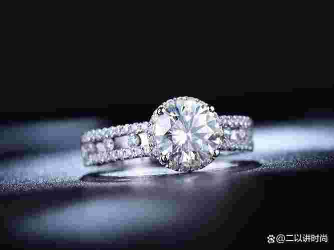 怎么看是不是钻石戒指,怎么判断是不是钻石戒指-第2张图片-翡翠网 怎么看是不是钻石戒指,怎么判断是不是钻石戒指-第2张图片-翡翠网