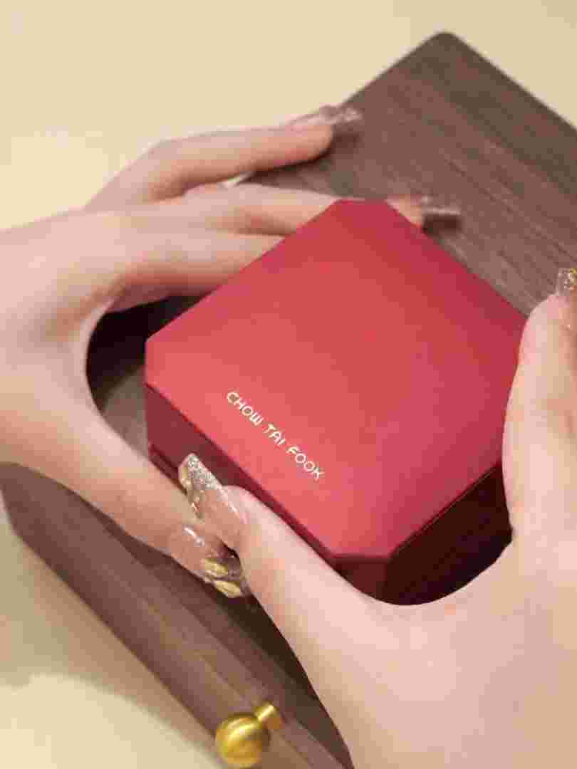 一个黄金手链一般几克一个黄金手链大概多少钱-第2张图片-翡翠网