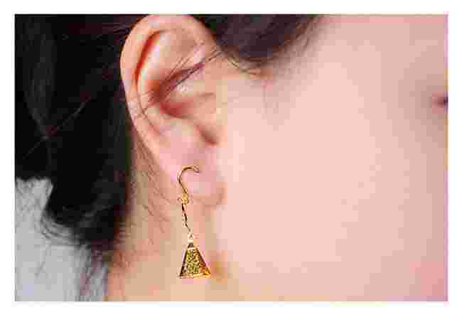 黄金耳环,黄金耳环怎么取下来-第1张图片-翡翠网 黄金耳环,黄金耳环怎么取下来-第1张图片-翡翠网