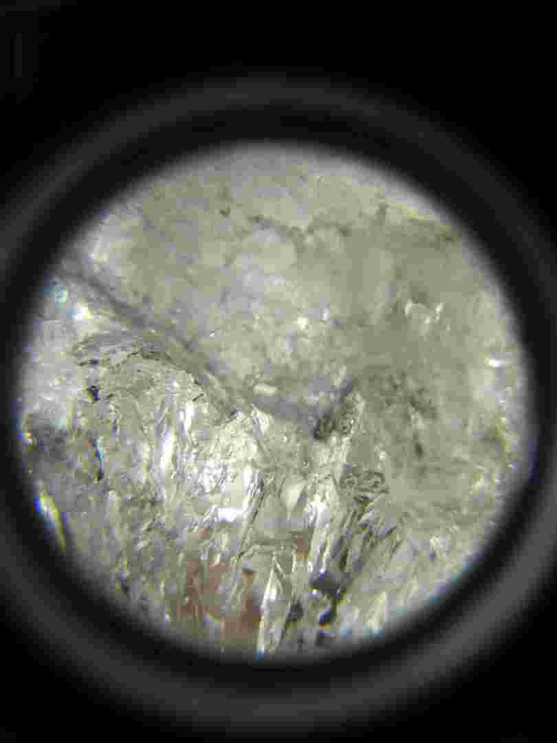 钻石的原石,到底是长什么样的呢?今天算长见识了,钻石原石什么样子-第1张图片-翡翠网 钻石的原石,到底是长什么样的呢?今天算长见识了,钻石原石什么样子-第1张图片-翡翠网