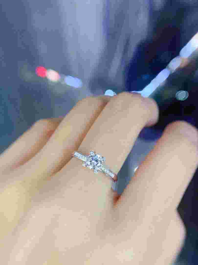 钻戒爱情的句子唯美短句,钻戒与爱情的经典句子-第2张图片-翡翠网