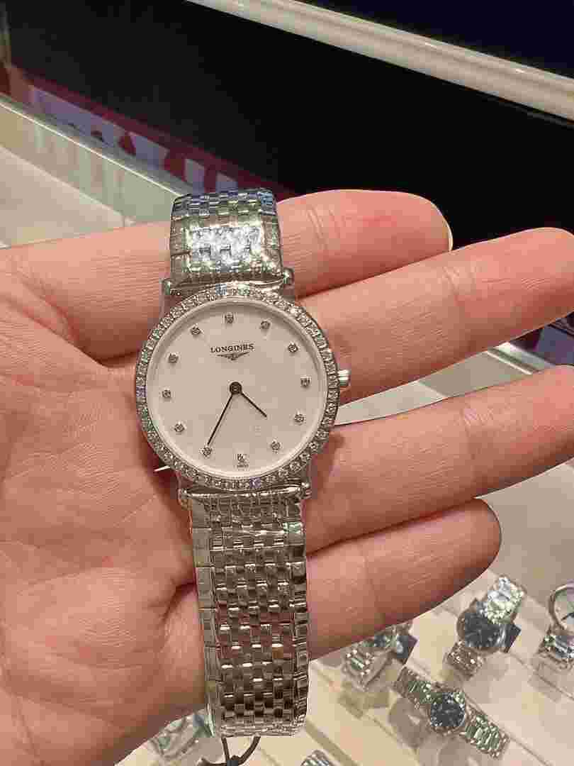 钻石为什么这么闪钻石为什么会散-第1张图片-翡翠网 钻石为什么这么闪钻石为什么会散-第1张图片-翡翠网