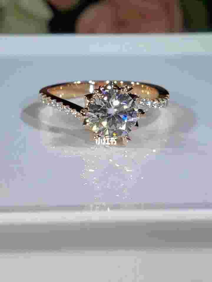 1克拉钻戒最好看的款式,1克拉钻戒最便宜多少钱-第1张图片-翡翠网