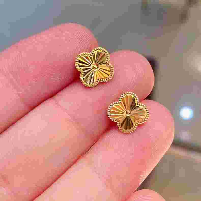 金耳环大概多少钱能买一对,金耳环一般多少钱一个-第1张图片-翡翠网