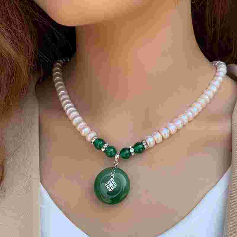 适合50岁女人的项链50岁女人戴项链款式-第1张图片-翡翠网 适合50岁女人的项链50岁女人戴项链款式-第1张图片-翡翠网