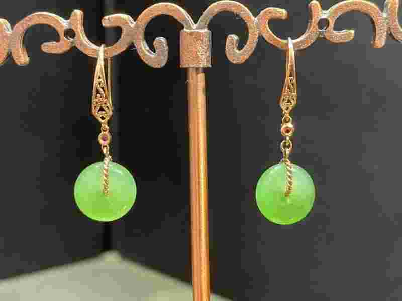 老玉耳坠图片价格老玉石手串图片大全集-第1张图片-翡翠网 老玉耳坠图片价格老玉石手串图片大全集-第1张图片-翡翠网