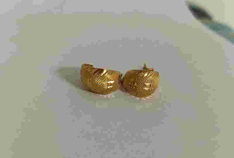 一对金耳钉大概多少钱一克啊,一对金耳钉大概多少钱一克-第1张图片-翡翠网