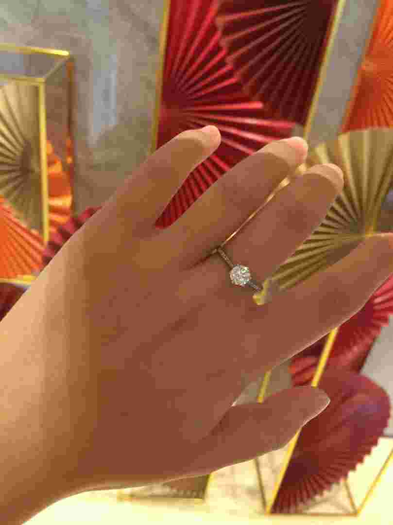 si净度的钻戒好吗,si净度的钻石能买吗-第1张图片-翡翠网 si净度的钻戒好吗,si净度的钻石能买吗-第1张图片-翡翠网