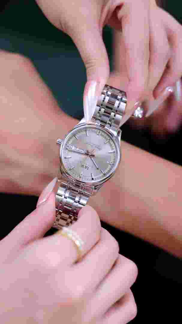 瑞士钻石手表品牌,瑞士钻石手表-第2张图片-翡翠网 瑞士钻石手表品牌,瑞士钻石手表-第2张图片-翡翠网