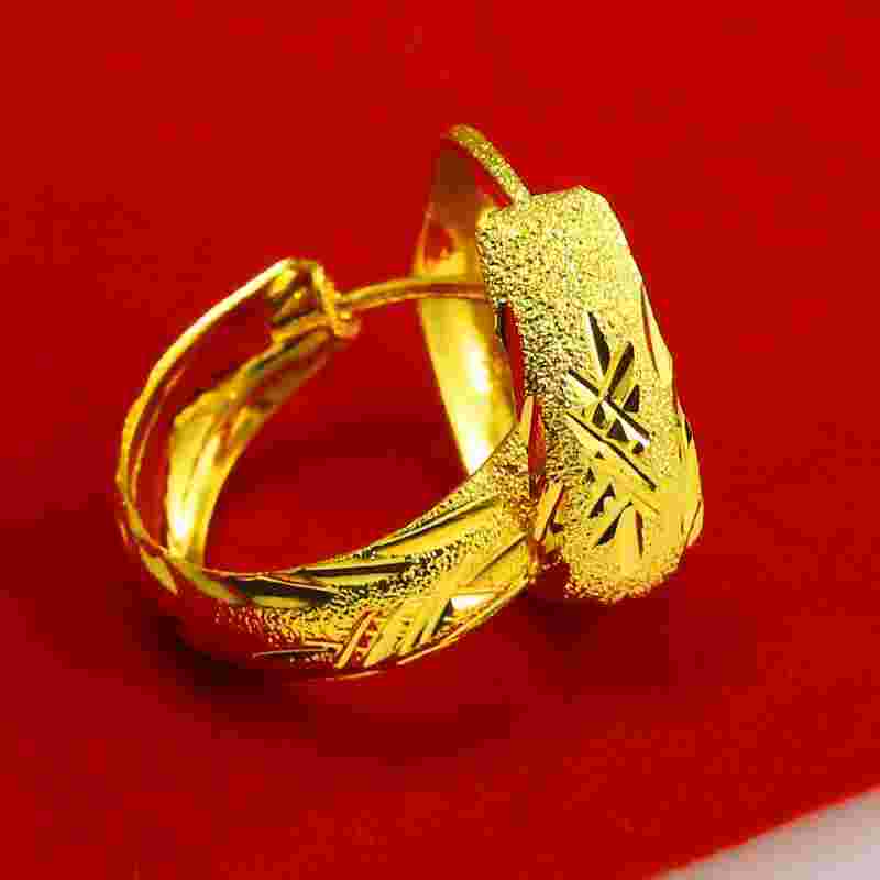 70岁老人戴什么样黄金耳环合适,70岁老人戴什么样黄金耳环-第1张图片-翡翠网 70岁老人戴什么样黄金耳环合适,70岁老人戴什么样黄金耳环-第1张图片-翡翠网