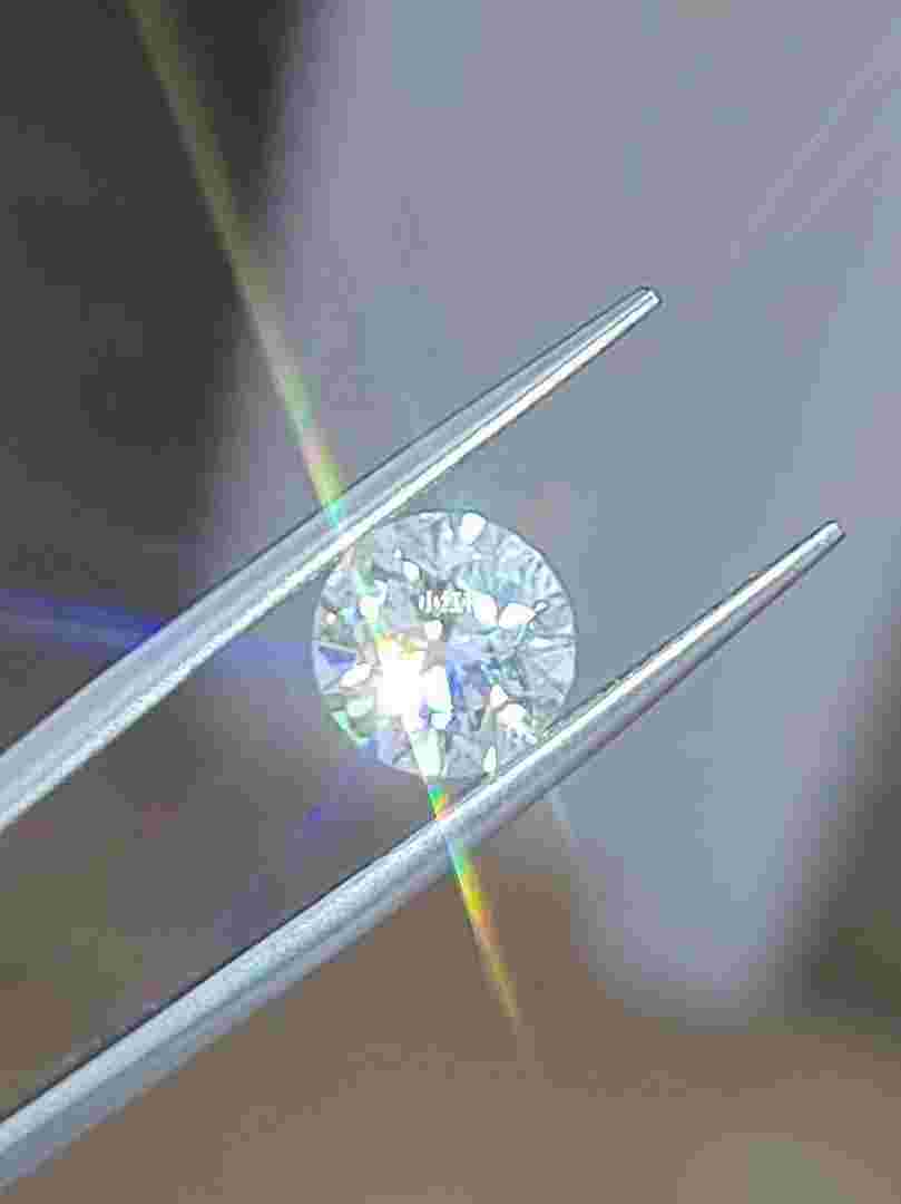 钻石切工3ex和八心八箭哪个好钻石切工八心八箭和圆形切割哪个好-第1张图片-翡翠网 钻石切工3ex和八心八箭哪个好钻石切工八心八箭和圆形切割哪个好-第1张图片-翡翠网