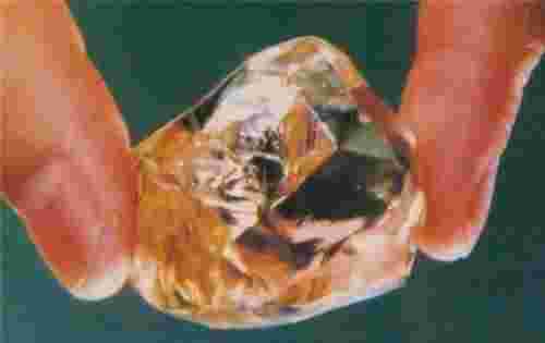 钻石刚开采的时候是什么样,刚出土的钻石是什么样的-第2张图片-翡翠网 钻石刚开采的时候是什么样,刚出土的钻石是什么样的-第2张图片-翡翠网