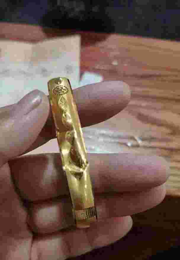 1万元金手镯能卖多少钱一个,1万元金手镯能卖多少-第2张图片-翡翠网 1万元金手镯能卖多少钱一个,1万元金手镯能卖多少-第2张图片-翡翠网