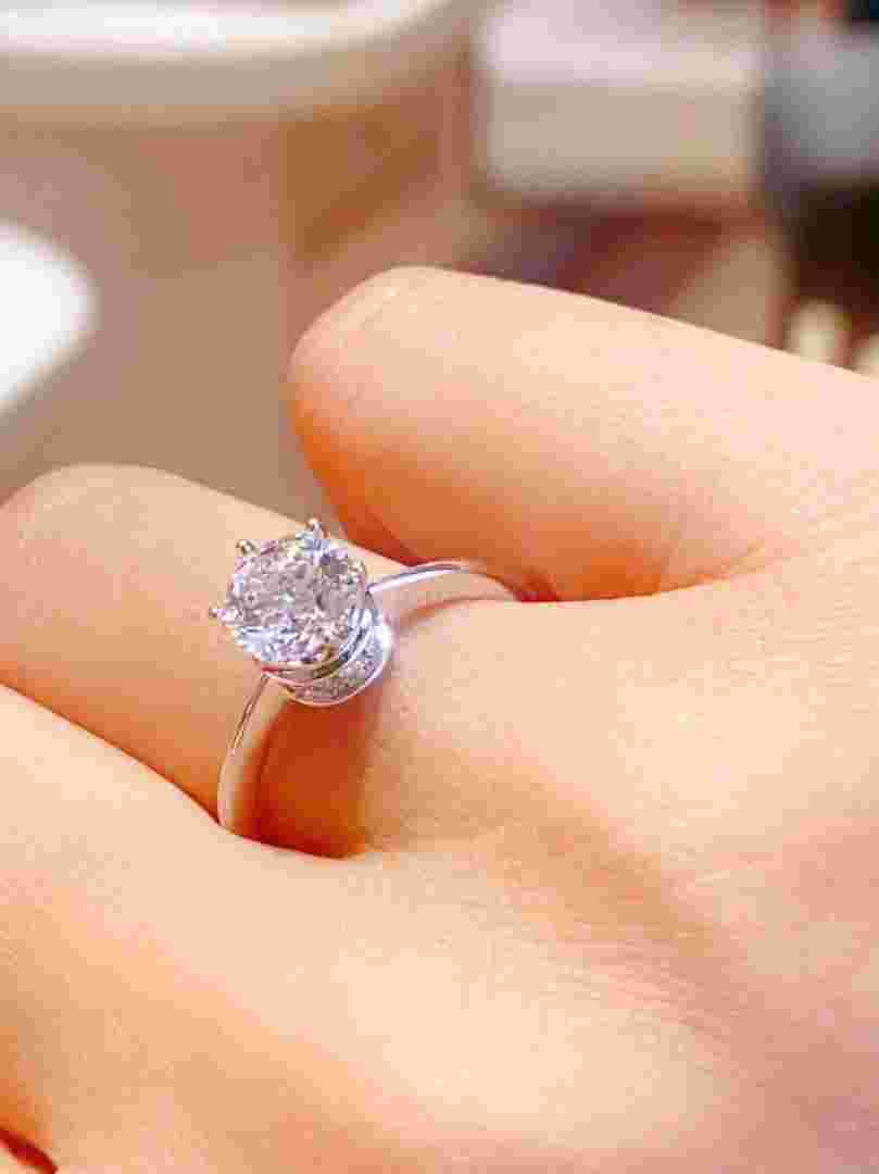 现在一个铂金戒指大概多少钱,一枚铂金戒指多少钱-第1张图片-翡翠网