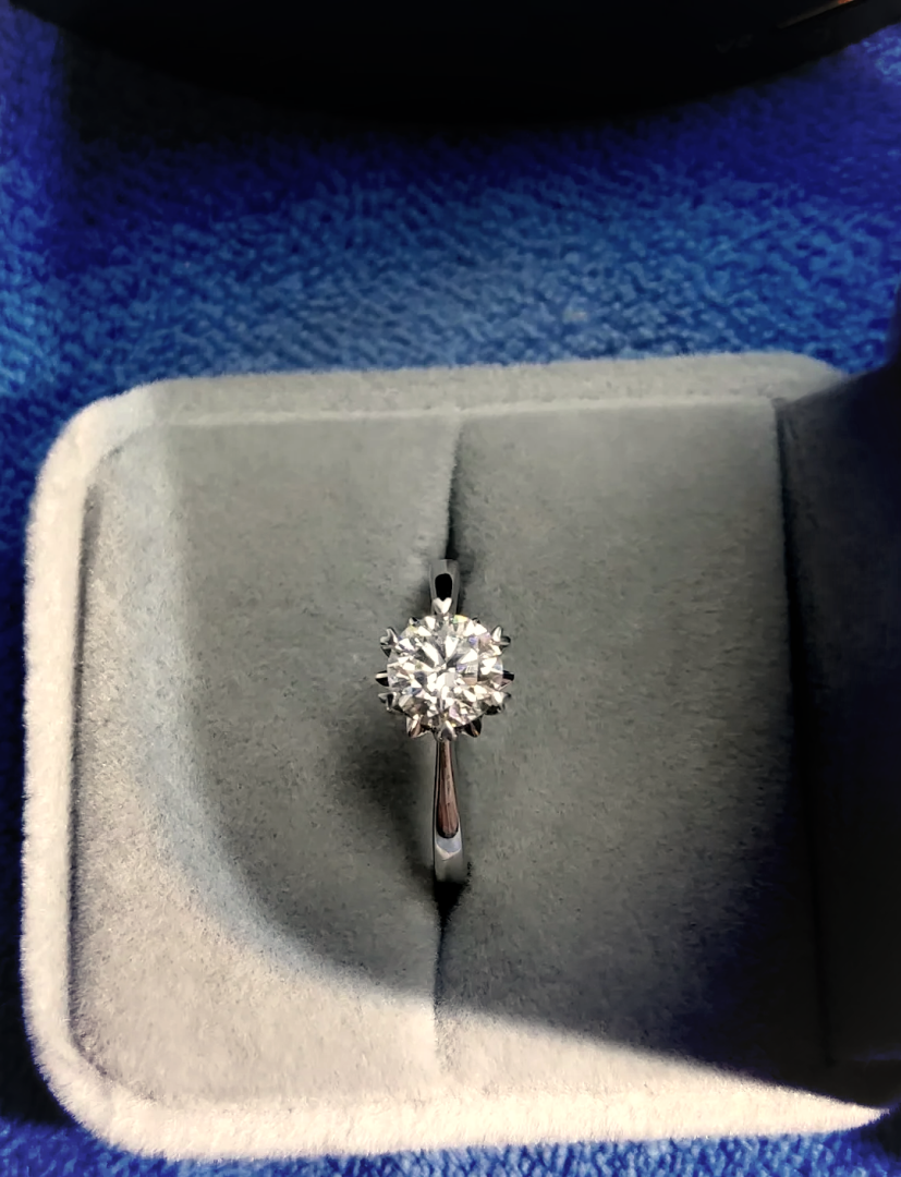 天然锆石是什么材质,天然锆石是钻石吗-第1张图片-翡翠网