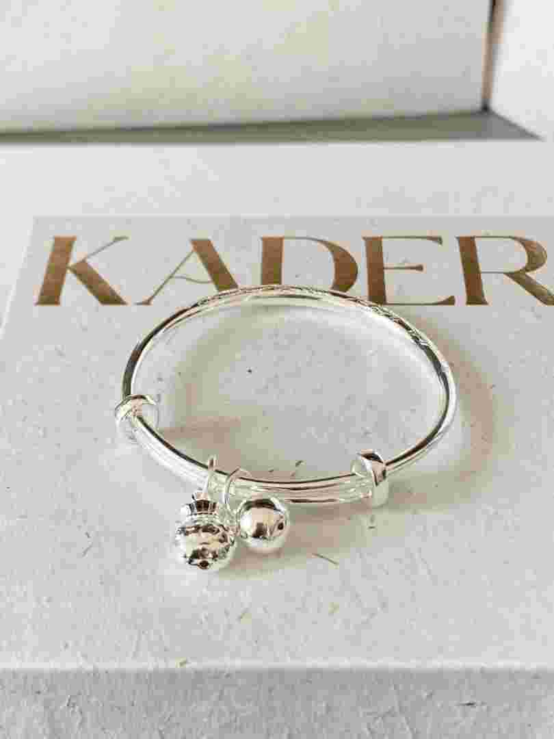 不适合戴银手镯的属相,有什么依据不适合戴银手镯的属相女-第1张图片-翡翠网 不适合戴银手镯的属相,有什么依据不适合戴银手镯的属相女-第1张图片-翡翠网