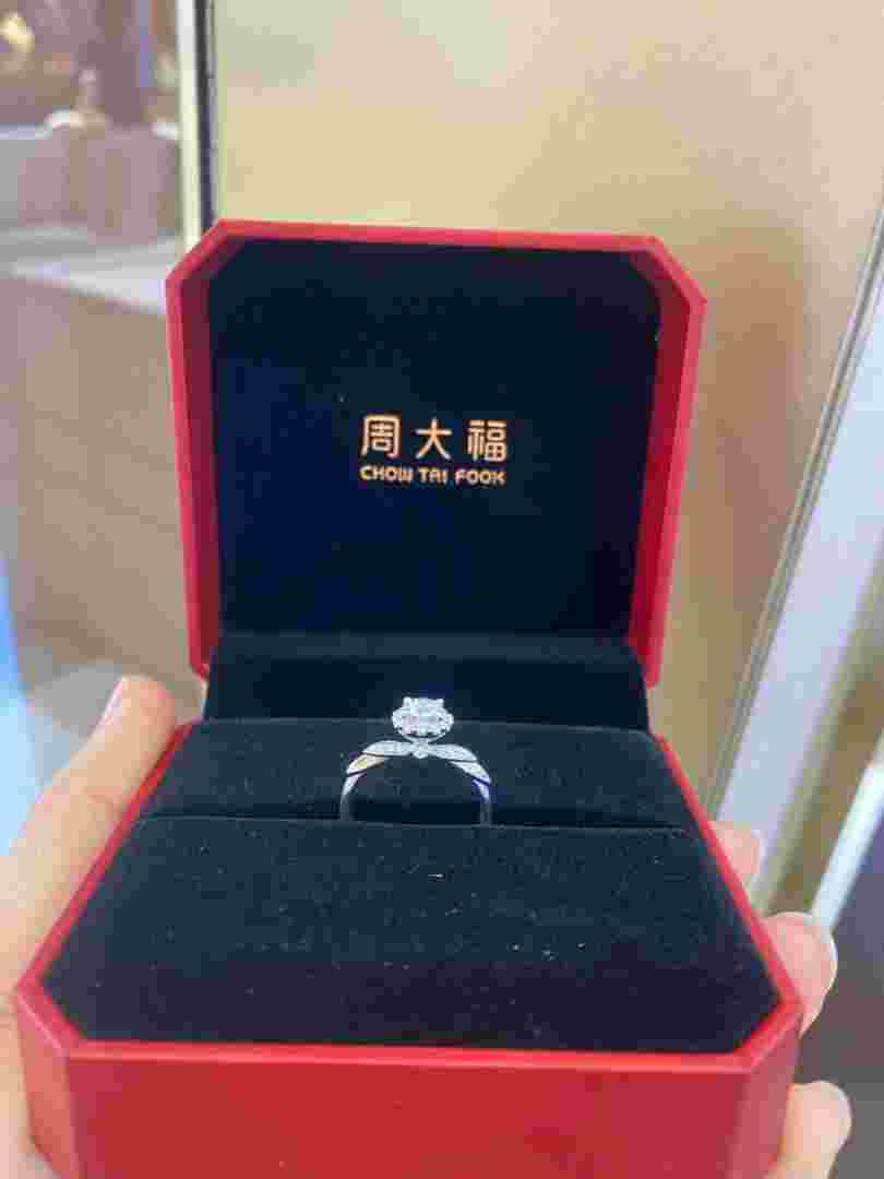 周大福一克拉钻石价格是多少,周大福3克拉钻戒多少钱-第2张图片-翡翠网 周大福一克拉钻石价格是多少,周大福3克拉钻戒多少钱-第2张图片-翡翠网