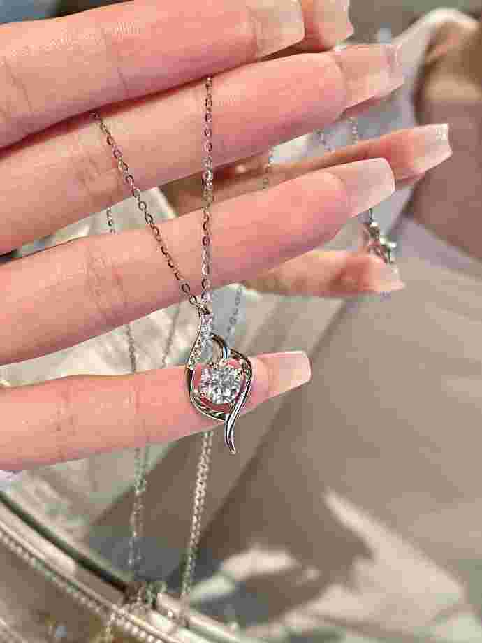 钻石买哪个牌子好,钻石买什么牌子比较好-第1张图片-翡翠网