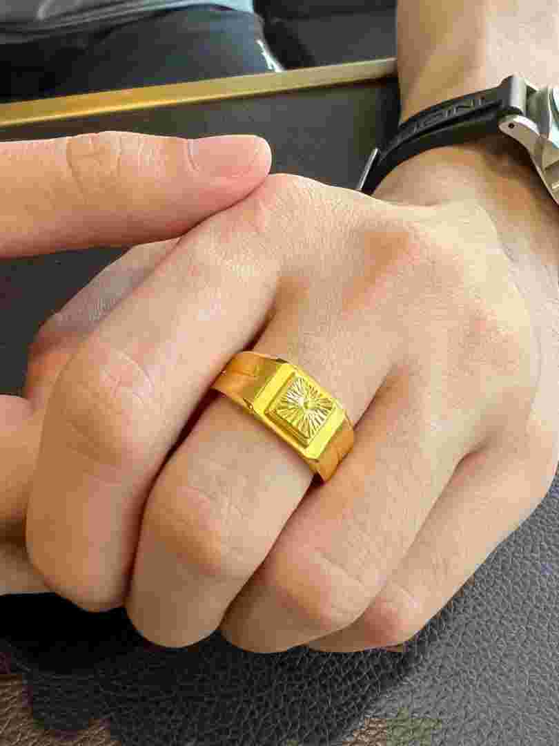 男人适合戴什么黄金戒指,男的适合戴什么黄金手链-第1张图片-翡翠网 男人适合戴什么黄金戒指,男的适合戴什么黄金手链-第1张图片-翡翠网