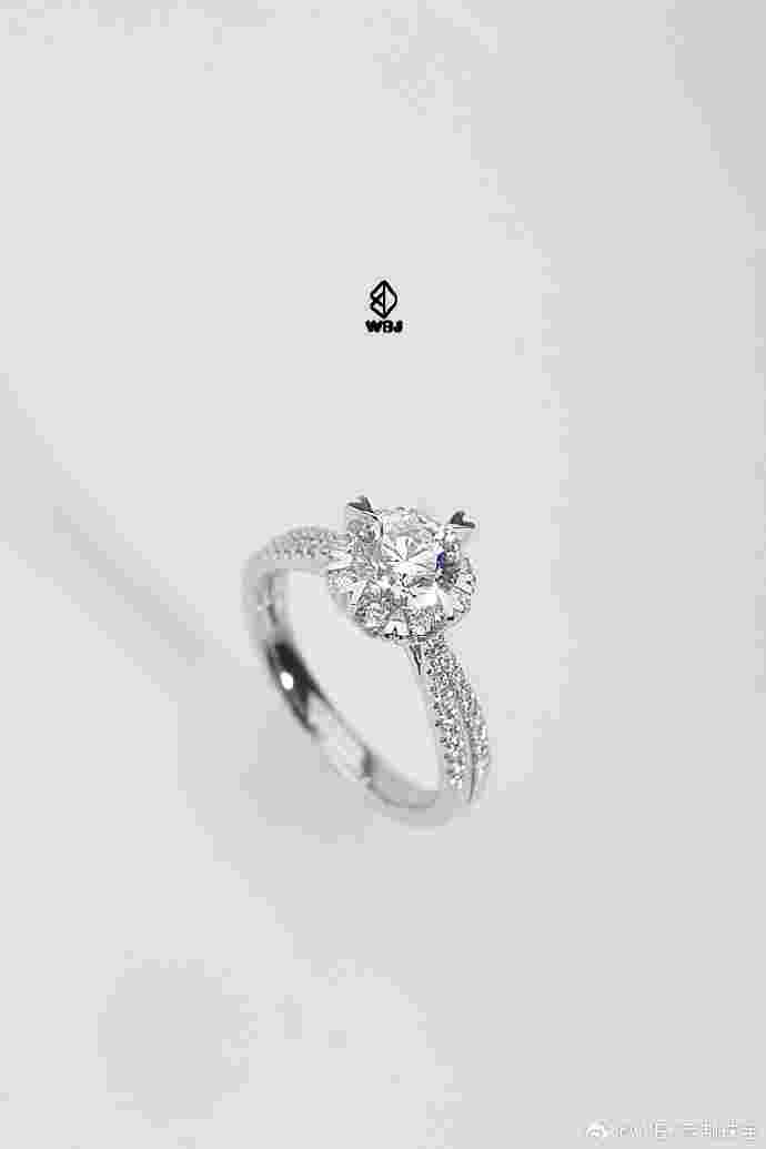 求婚买一个钻戒结婚还买一个吗,求婚买1万钻戒过分吗-第1张图片-翡翠网