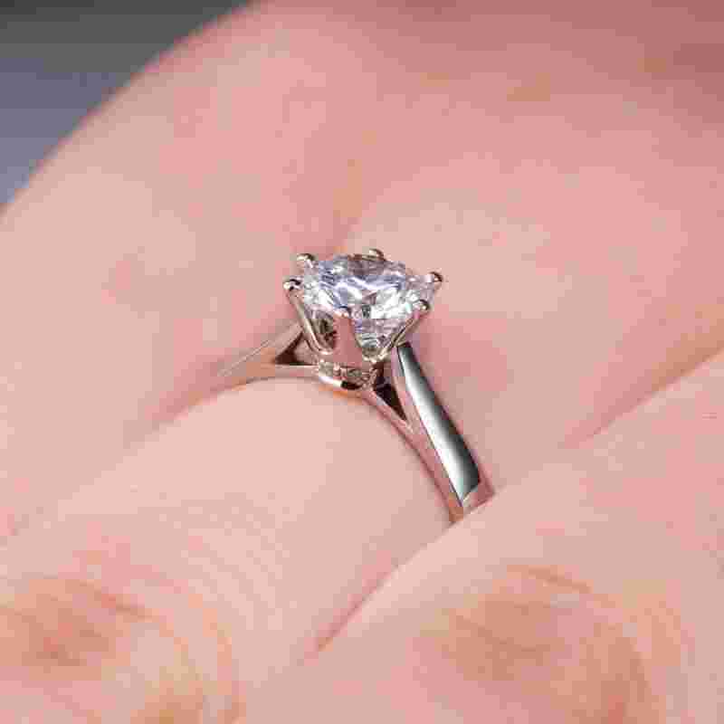 铂金pt950钻戒,铂金pt950钻戒的品牌-第2张图片-翡翠网 铂金pt950钻戒,铂金pt950钻戒的品牌-第2张图片-翡翠网