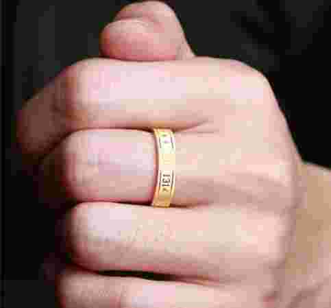 40岁男人戴什么戒指好看40岁男人带什么戒指更好-第1张图片-翡翠网