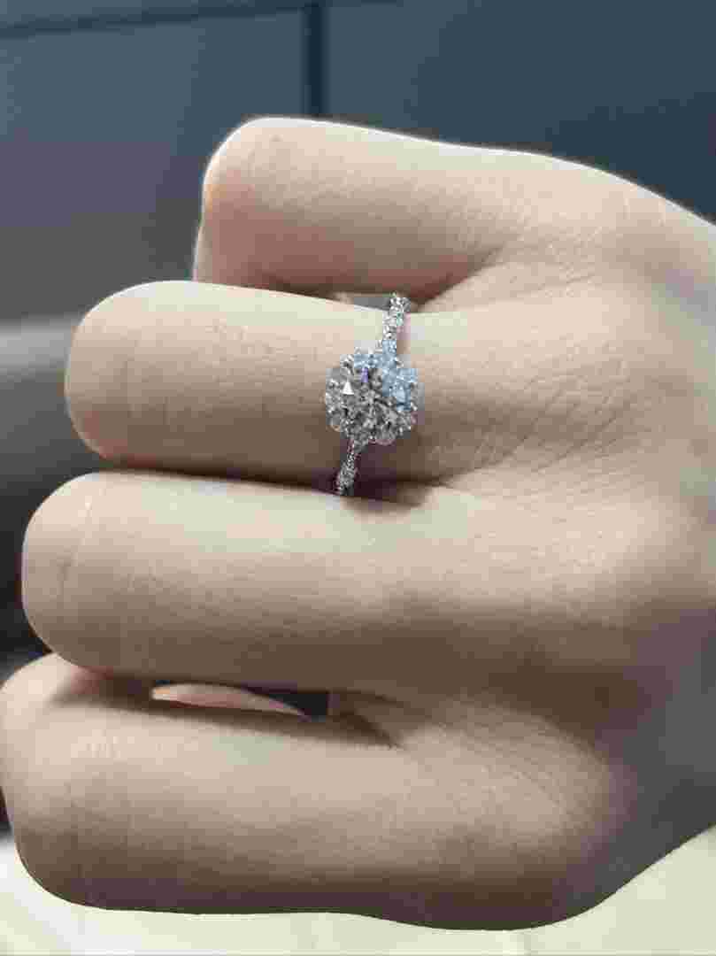 钻石会出现在哪些地方钻石一般出现-第1张图片-翡翠网 钻石会出现在哪些地方钻石一般出现-第1张图片-翡翠网