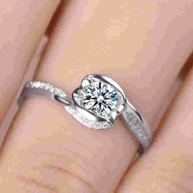 钻戒上面的字是什么意思钻戒上的钻石是什么钻-第2张图片-翡翠网