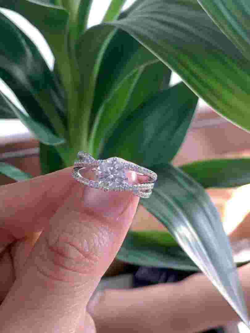 1.1克拉的莫桑石多少钱,11克拉的莫桑石多少钱一个-第2张图片-翡翠网 1.1克拉的莫桑石多少钱,11克拉的莫桑石多少钱一个-第2张图片-翡翠网