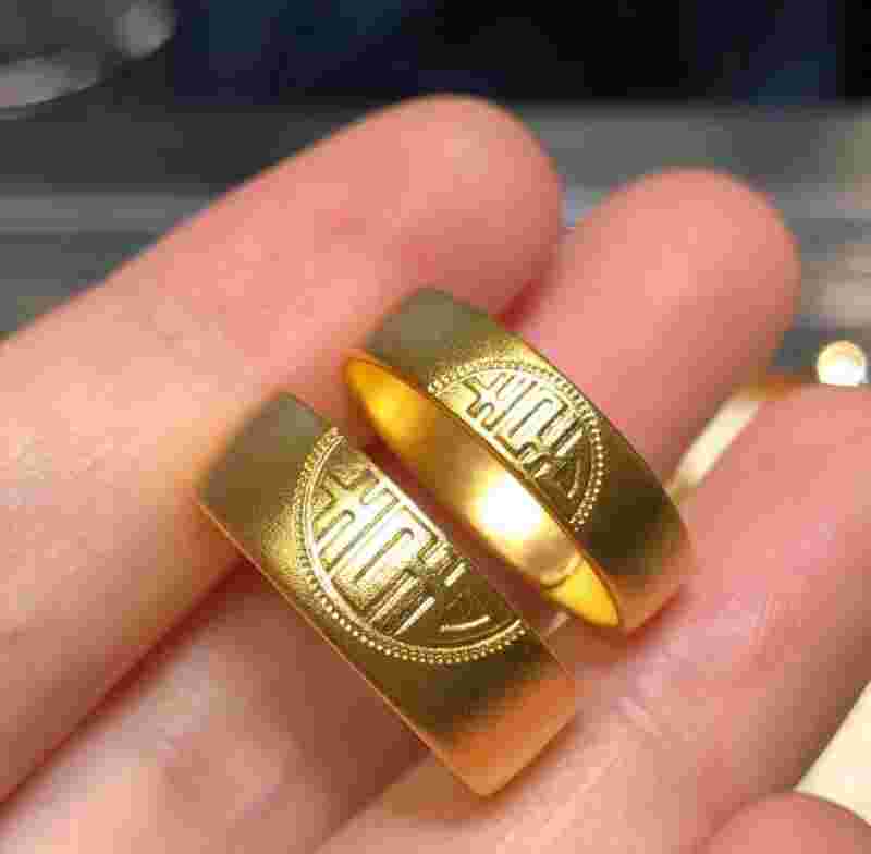 黄金对戒一男一女2024款,黄金对戒-第1张图片-翡翠网 黄金对戒一男一女2024款,黄金对戒-第1张图片-翡翠网