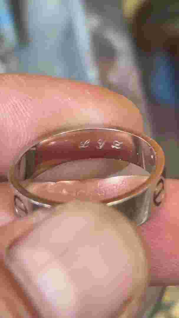 白金钻戒钻石掉了还值钱吗,白金钻戒钻石掉了还值钱吗图片-第1张图片-翡翠网